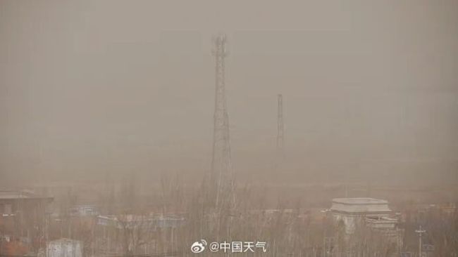 北京沙尘天气下又见蓝太阳 天空昏黄能见度低