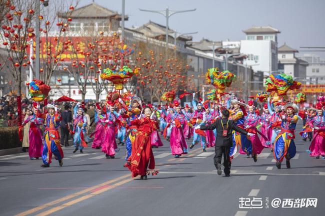 “陕北榆林过大年”秧歌展演 古城欢腾迎新春