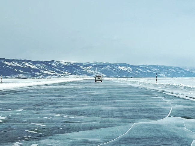 贝加尔湖溺亡事故:司机被控两项罪名 非法载客致悲剧
