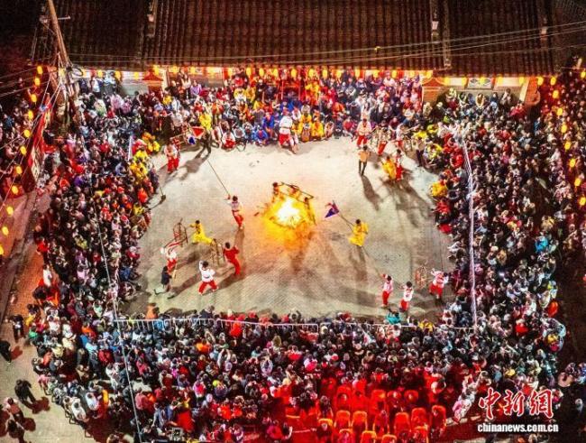 福建莆田乡村摆棕轿跳火闹元宵