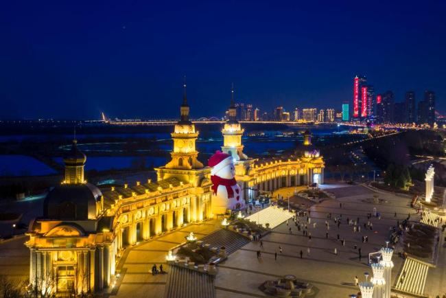 “尔滨顶流”大雪人因何有治愈之力 温暖人心的设计