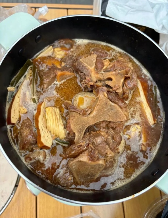 提前返程的聪明人连饭都带了 家的味道温暖旅途