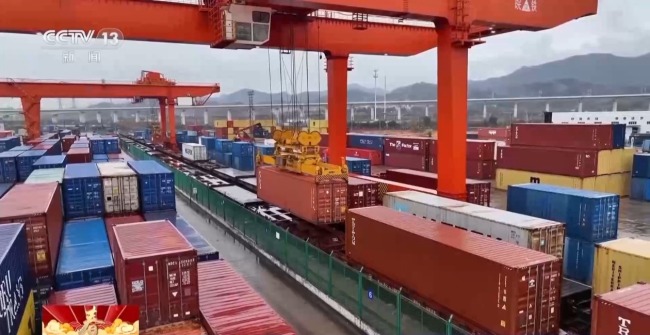 义乌中欧班列“第一棒”驰骋“钢铁丝路”