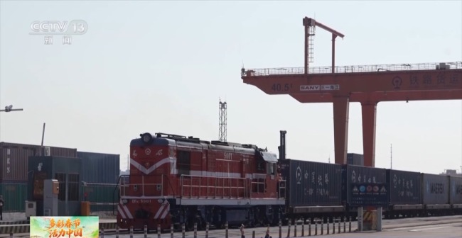义乌中欧班列“第一棒”驰骋“钢铁丝路”