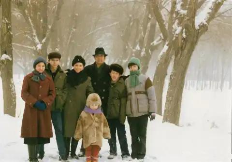 尼格买提家宴8个菜没一个青菜 满桌碳水的年味