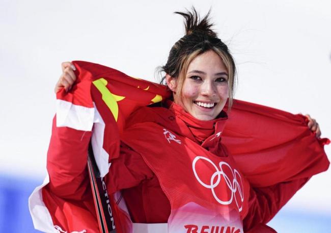 谷爱凌回应100%拿牌率 统治力惊人