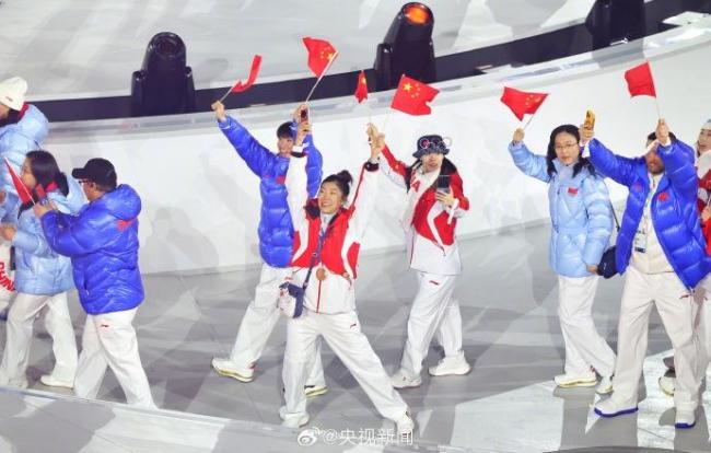 中国红闪耀米兰冬奥闭幕式