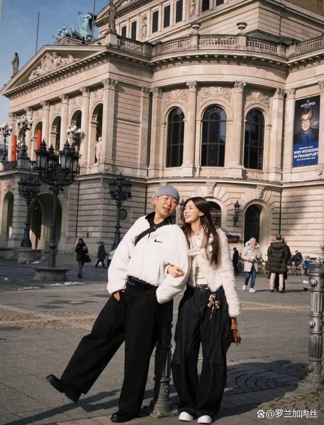 沈梦辰杜海涛同游德国 甜密互动暖东说念主心
