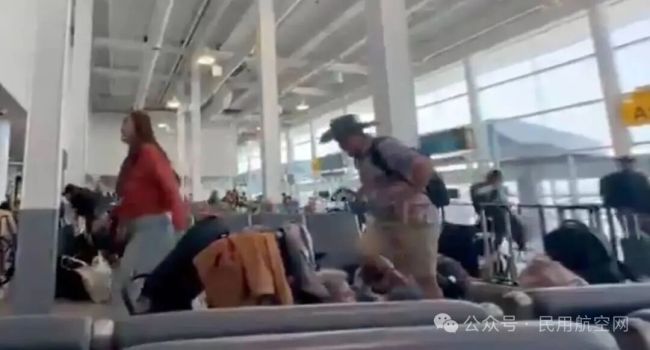 墨西哥机场遭毒贩袭击