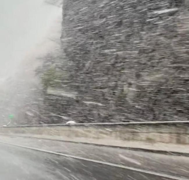 秦岭隧道两端不重天 一山之隔两方天地