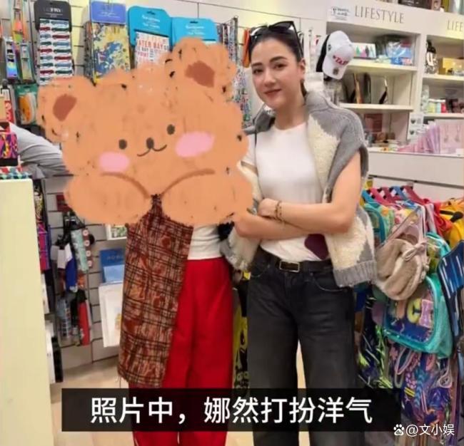 霍启山娜然被传恋情后首现身,两东谈主旅游后双双返港,甘好意思氛围藏不住 幸福溢出屏幕