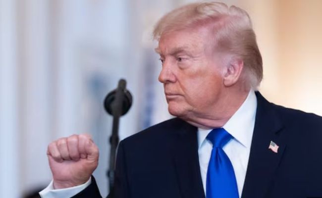 最新民调：逾半美国成年人认为特朗普正在“把国家带向错误方向”