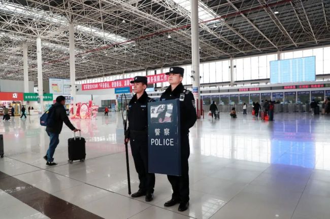 最好的年味在坚定的出警脚步中 守护团圆与平安