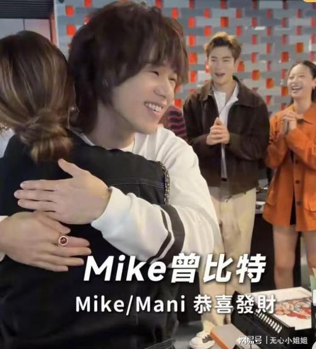 霍汶希开工派利是超吵杂!杨受成切烧猪点醒狮,谢霆锋成最大财神 职工和蔼贺年领红包