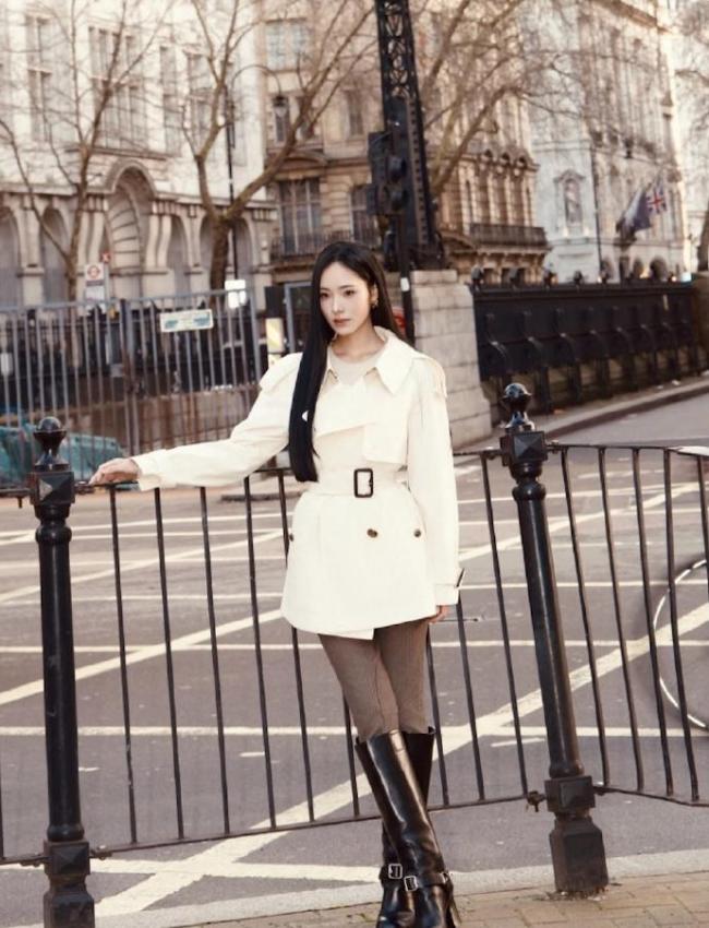 小S二女儿参加伦敦时装周 复古风惊艳亮相