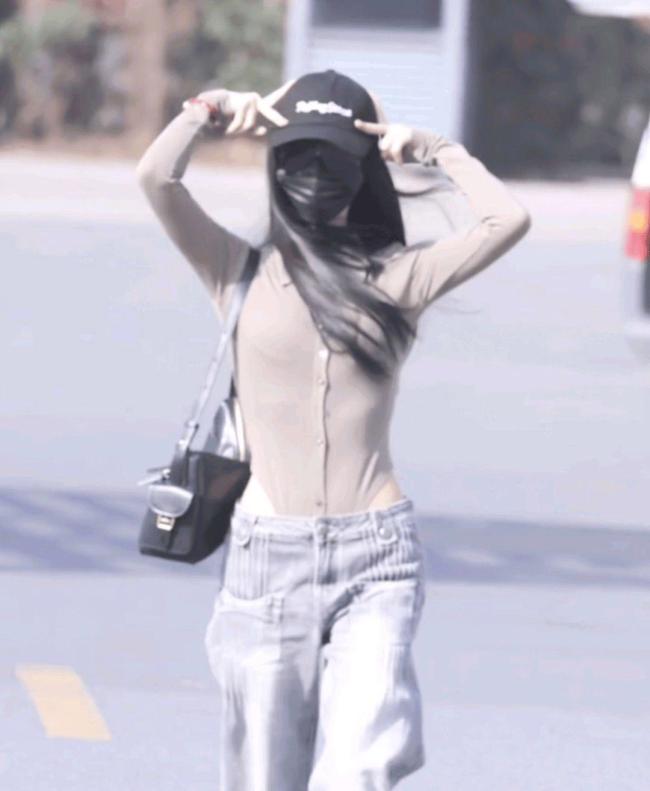 虞书欣辣妹连体衣