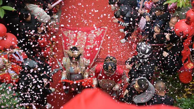 选在春节成婚的年青东说念主发声