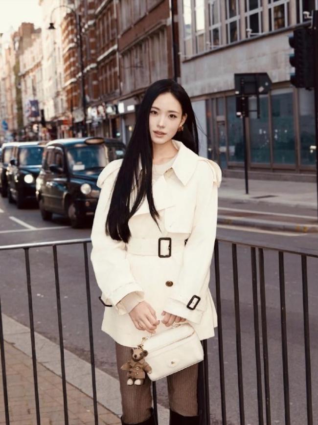 小S二女儿参加伦敦时装周 复古风惊艳亮相