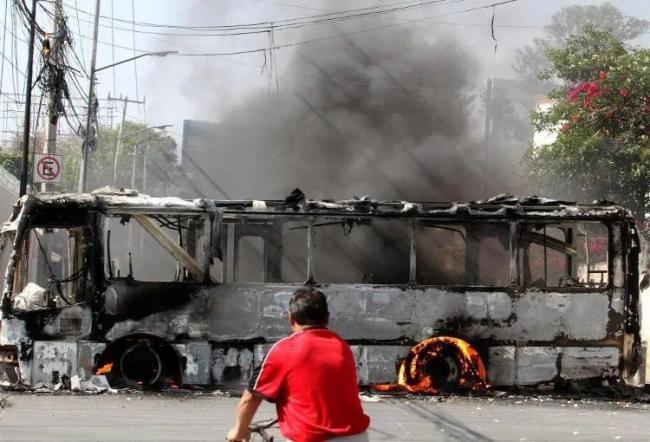 墨西哥击毙毒枭引发多地混乱 多州爆发骚乱