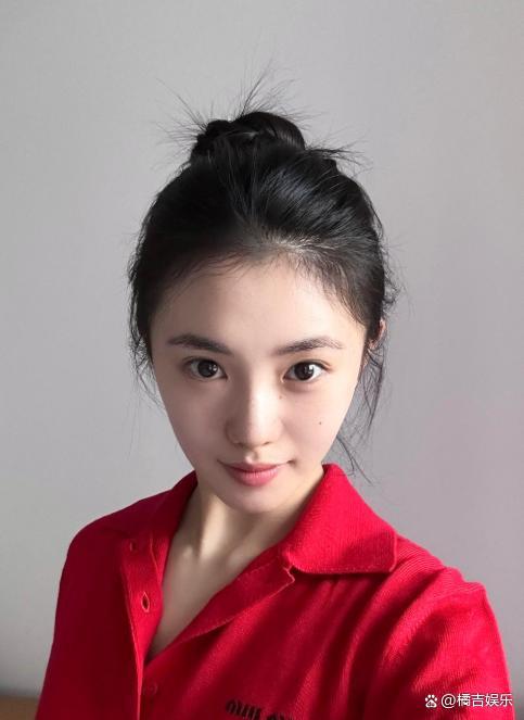 刘浩存我念念象中扎丸子头的风景 骨相与作风的齐全会通