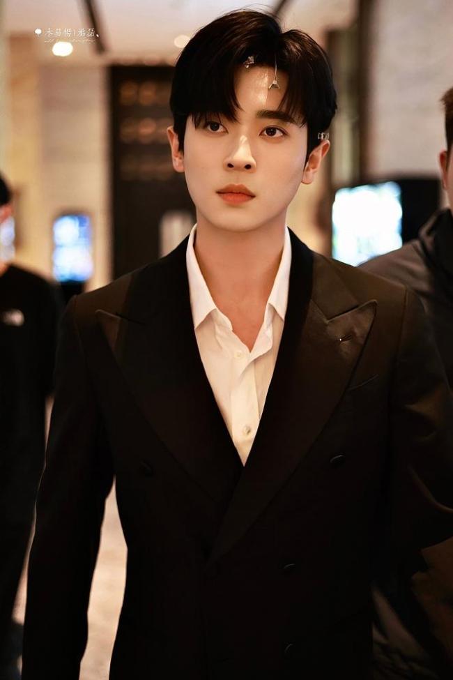 王楚然丞磊伟大的杀青梗 CP粉狂欢再启