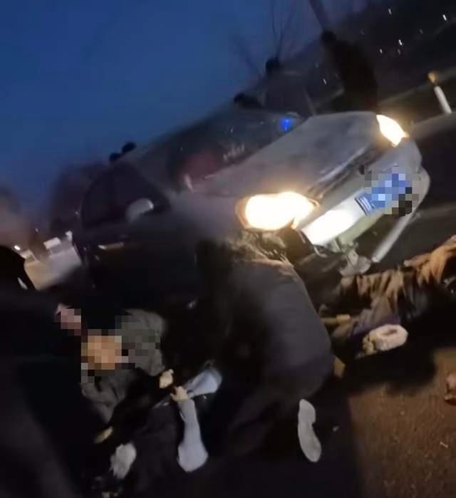 同家眷近20东谈主祭祖遇车祸致2死多伤 惨事突发激发良善