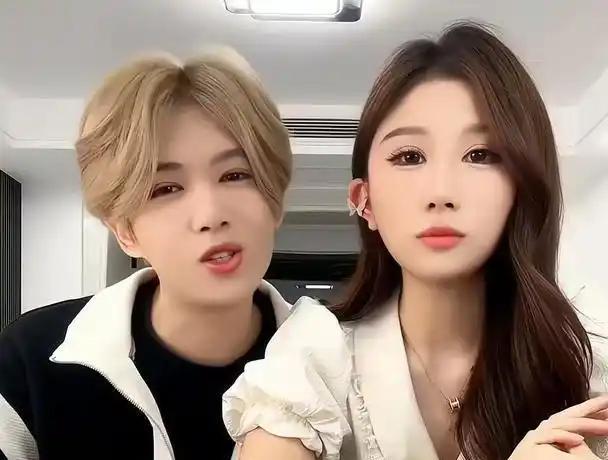 鹿哈官宣女儿出生,晒一家三口产房合照 从模仿网红到幸福父亲