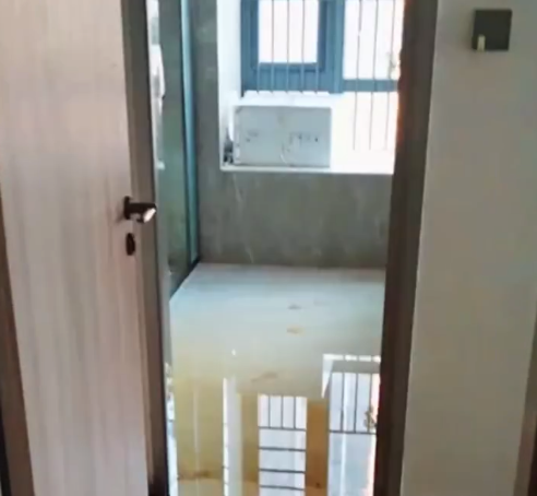深圳一均价七万住宅遭粪水倒灌，物业：已统计损失