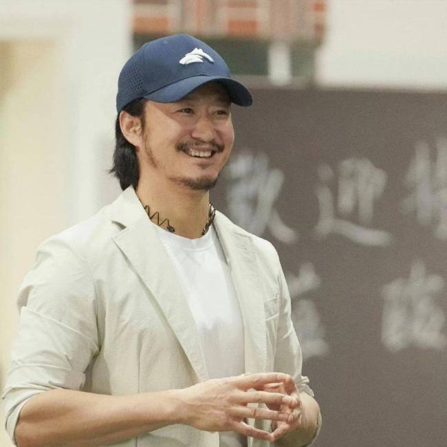 谁能想到,吴京靠《镖人》口碑翻转,全网都在说“对不起”! 硬核武侠再现辉煌