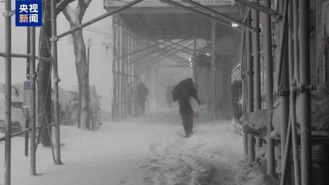 大范围雪风暴席卷美国 多州进入紧急状态