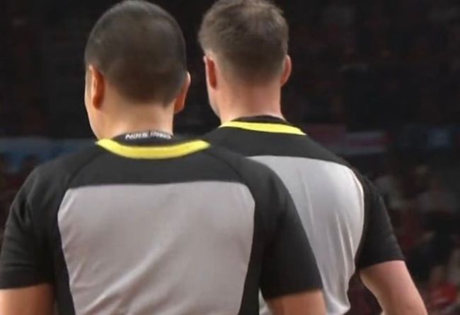 日本男篮主场裁判争议哨不断 判罚引争议