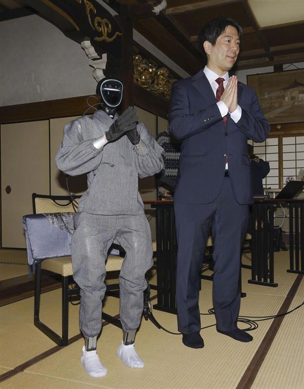 日本一大学把宇树机器人改成僧侣 赛博高僧登场