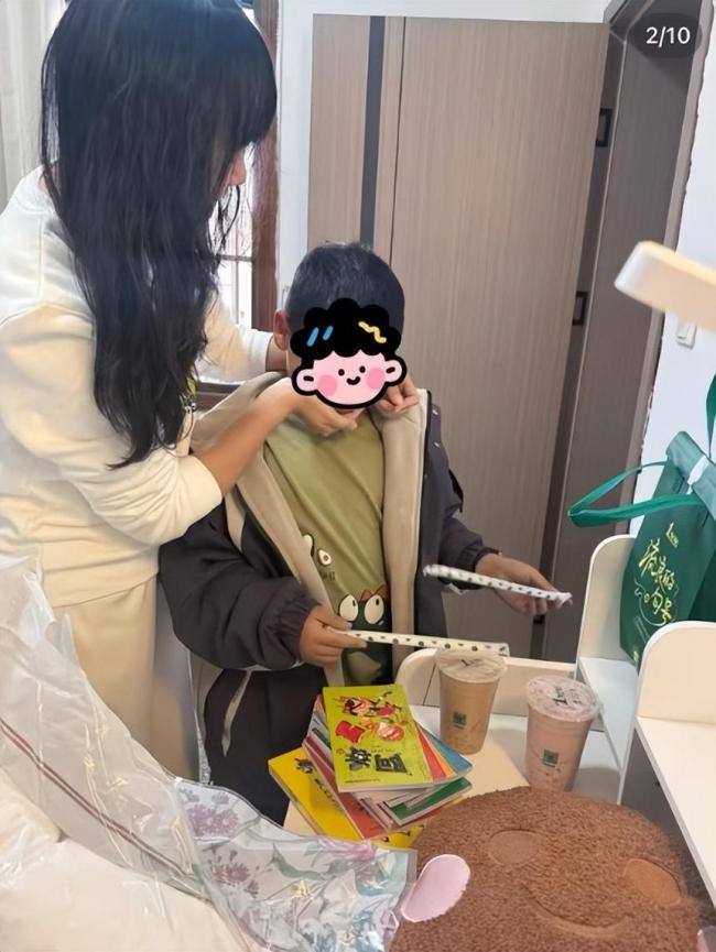 被帮扶男孩家人：千元手表是凑钱买的 网友质疑引发热议