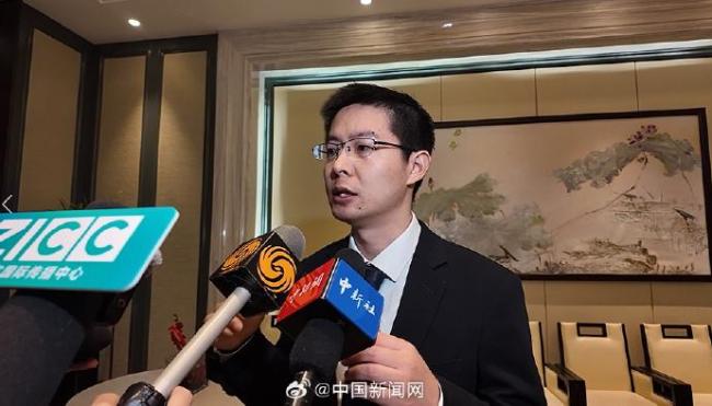 奔驰宝马CEO围观中国机器人 德企高管玩嗨了