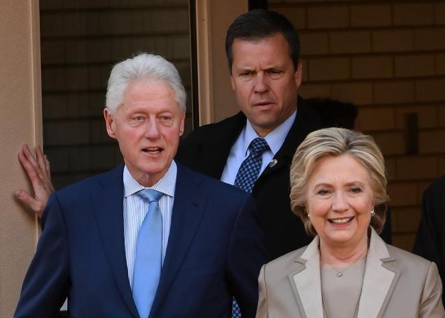 现场相片外泄致希拉里问询一度中断