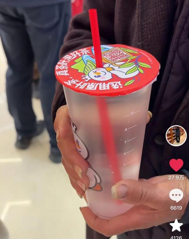 女子多家奶茶店买白开水遭拒