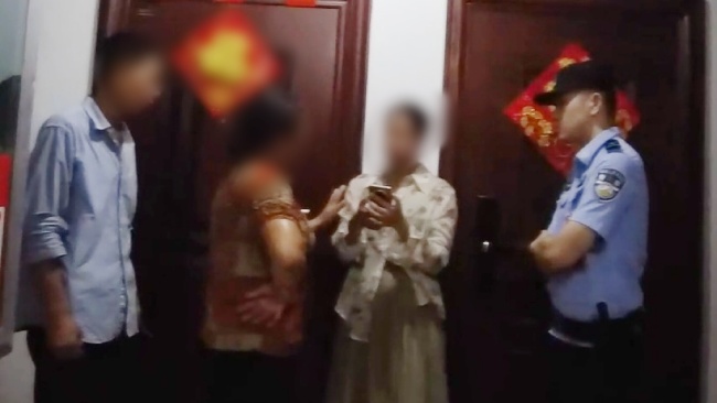 女子捡手机藏4个月，失主定位找上门 法院判赔3800元