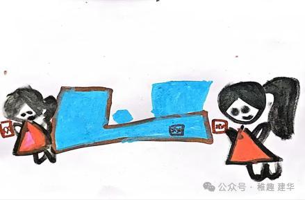 6岁小朋友用拖把画出自己的名字 创意表达自我