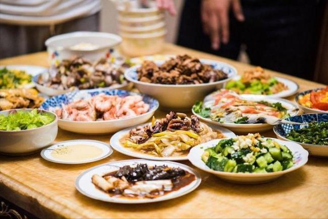 女子过年大鱼大肉致重症胰腺炎 节日饮食需严慎