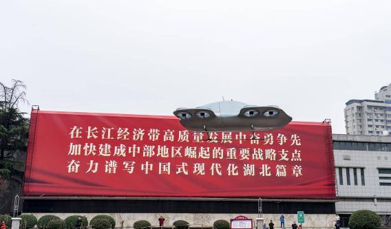 全球首创全涵道式吨级飞行器亮相 电鹰飞车腾空而起