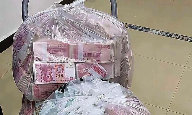 男子用练功券骗走400万余元