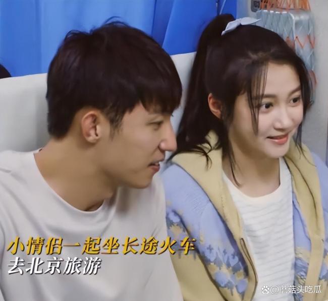 黄景瑜关晓彤看这段齐红温了 跑说念吻戏引爆话题