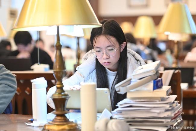 考研上岸 从“必选项”到“风险项”的转变