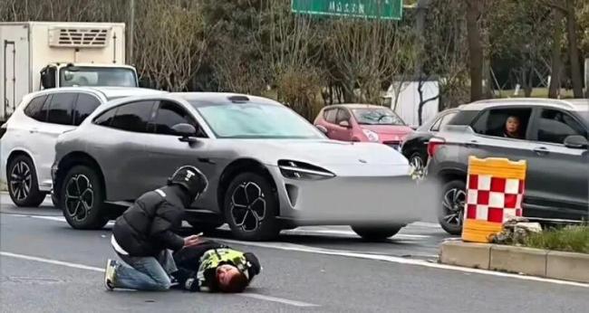 成都警方通報交警被撞事件 肇事者已排除酒駕毒駕嫌疑