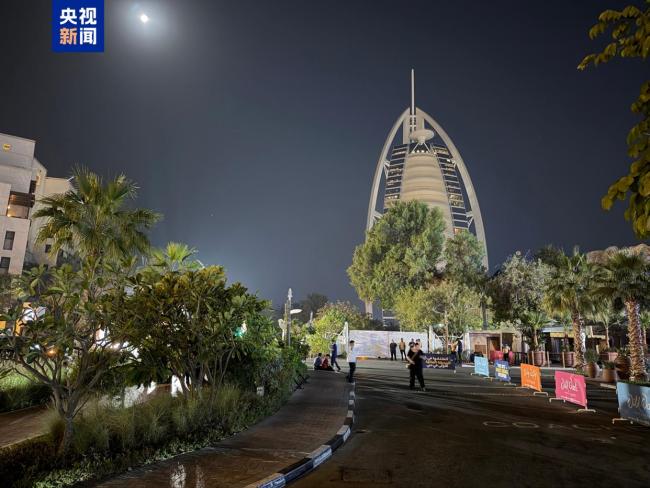 迪拜帆船酒店在袭击中起火 事件造成4人受伤