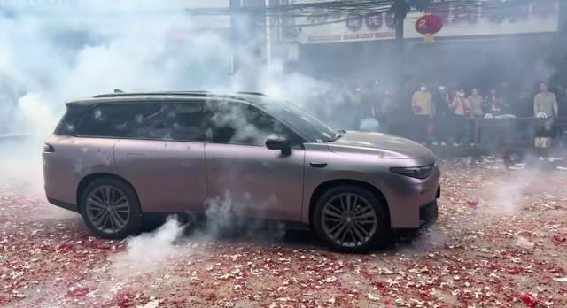 宾阳炮龙节炸街太疯狂了