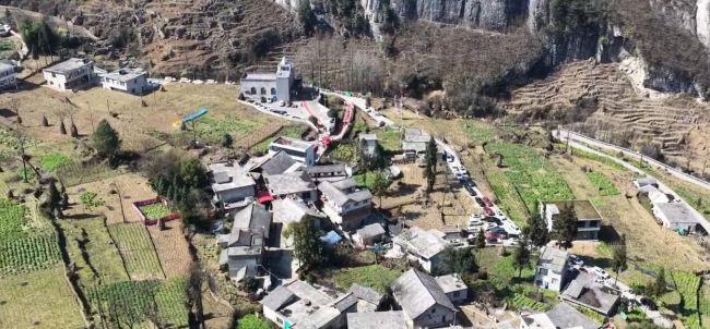 苗家寨零彩礼婚礼太甜蜜 改革春风进乡村