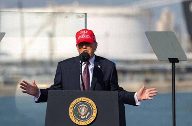 特朗普说伊朗许多人打电话投降 美以协同打击伊朗