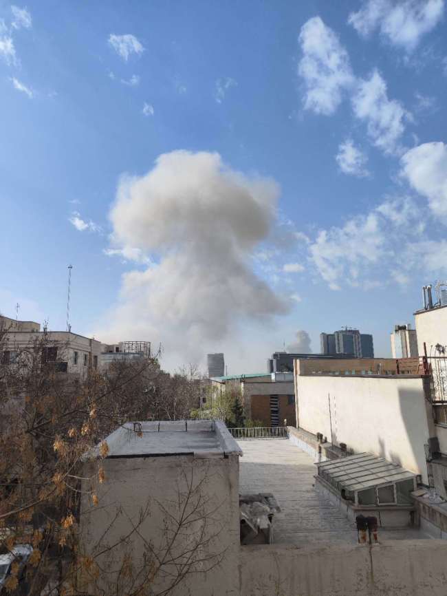 在伊中国留学生:已经有战乱PTSD了 战火下的紧张撤离