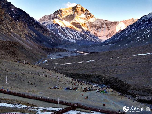 春节假期珠峰景区游客量创新高